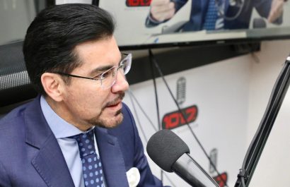 Leonardo Alarcón, fiscal general del Estado (e), durante entrevista en Radio Sucesos. Fotografía: @FiscaliaEcuador