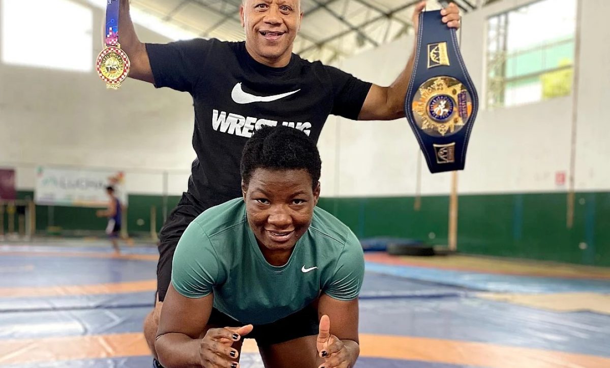 Génesis Reasco y su entrenador César Carracedo destacados por Asociación de Periodistas Deportivos de Pichincha