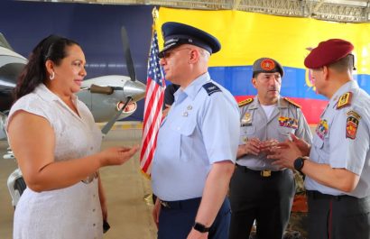 Aurora Valle y autoridades visitaron el USNS Comfort, que brindó atención médica gratuita y proyectos sociales en Manabí.