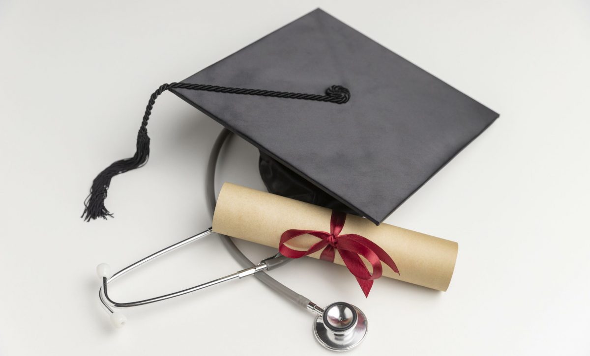 Gobierno de Ecuador reacciona a la nueva exigencia de Argentina sobre títulos médicos