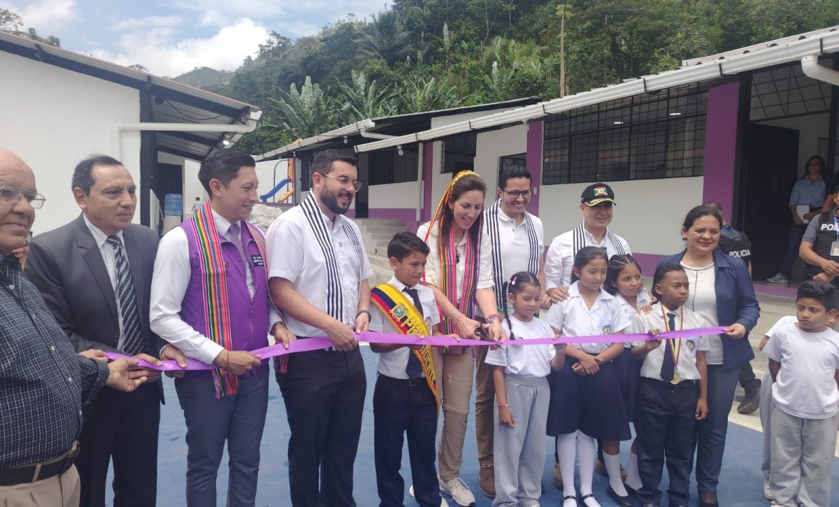 Gobierno reabre escuela rural Martínez Mera con inversión de 163 mil dólares en Santo Domingo