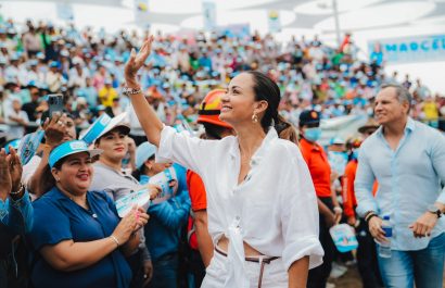Marcela Aguiñaga se desempeña como Prefecta del Guayas. FOTO: @marcelaguinaga.