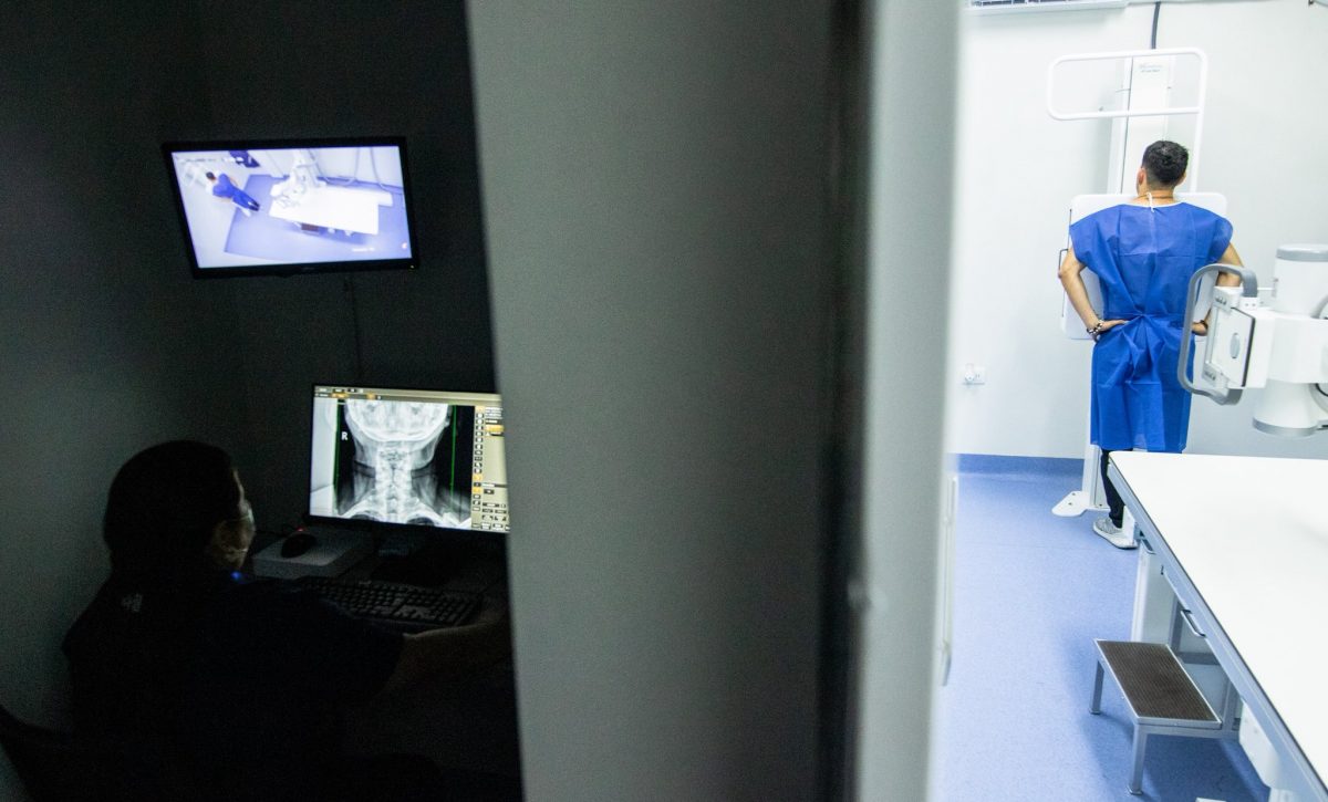 El Hospital Bicentenario atiende actualmente a más de 750 personas diarias, un aumento significativo desde las 300 atenciones iniciales.