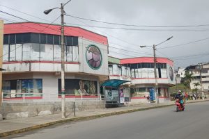 Grietas y riesgo de desplome obligan a evacuar la Casa Municipal 2