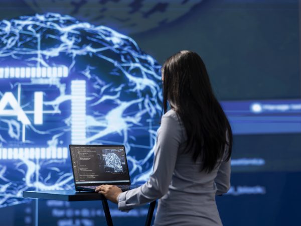 Grok 4 de xAI se vuelve gratuito para todos, compitiendo con el reciente lanzamiento de GPT-5