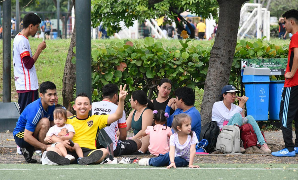 Miles de personas han acudido a los parques municipales de Guayaquil durante el feriado del 24 de mayo.