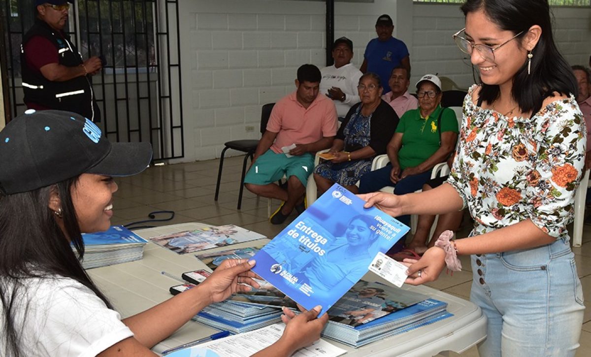 Tenguel, parroquia de Guayaquil, celebró 132 años, con entrega de títulos de propiedad y mejoras en alumbrado público.