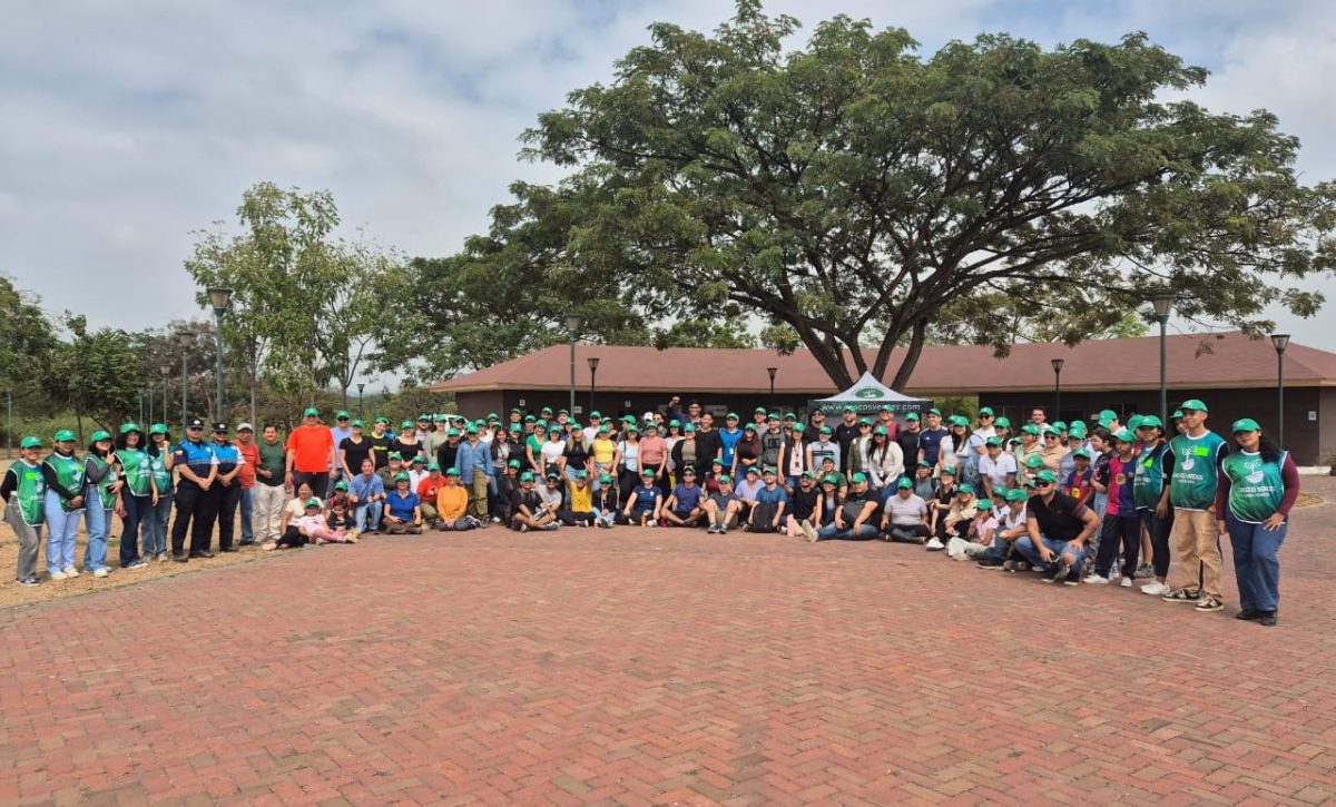 PwC Ecuador impulsa la reforestación en Quito y Guayaquil, con más de 1.600 árboles sembrados por colaboradores.