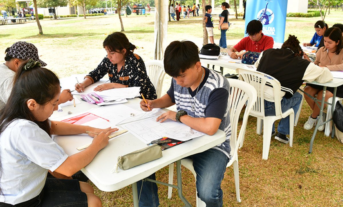 El Parque Samanes de Guayaquil, reunió a familias en una jornada gratuita de lectura, cómics, música y servicios municipales.