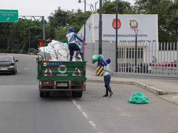 Más de 50 mil personas asistieron al estadio Monumental para el partido entre Ecuador y Brasil, respaldados por un operativo municipal de gran escala.