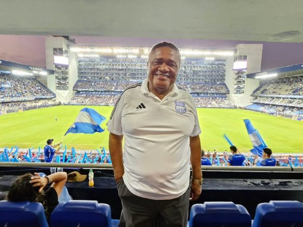 Guzmán dice que Emelec planea reforzar su plantilla con 6 o 7 jugadores