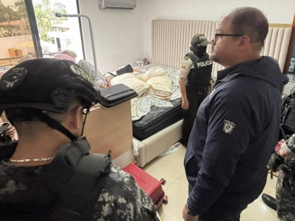 Había más de medio millón de dólares en una casa de una urbanización privada de La Aurora, en Daule. (Cortesía)