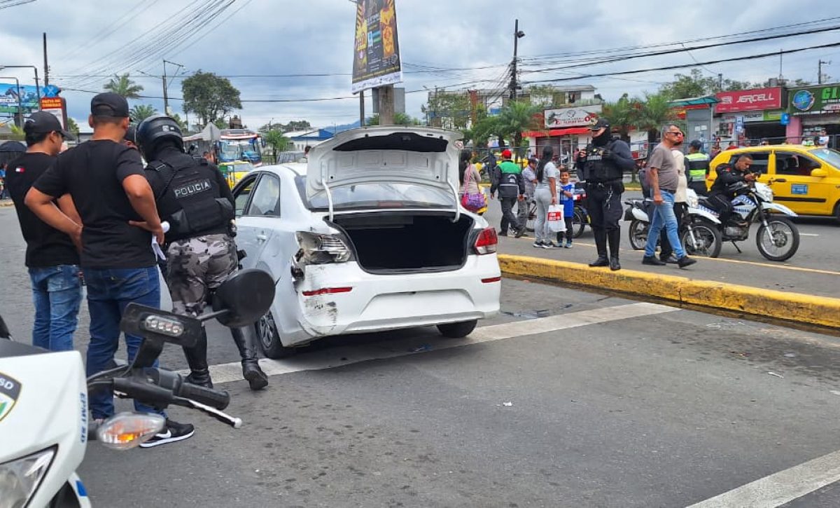 Huida de película familia logra escapar de un intento de asalto en Santo Domingo