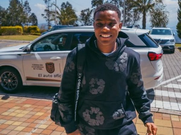 Hull City planea fichar definitivamente a Óscar Zambrano tras reducción de sanción