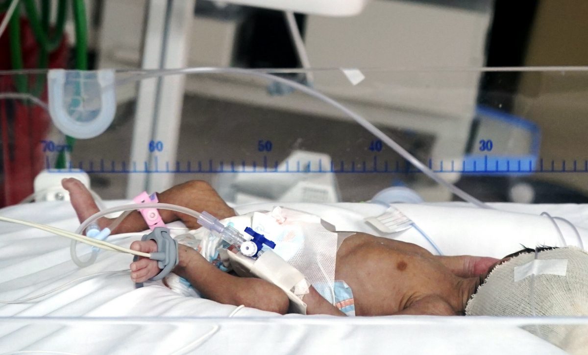 IESS desvincula médicos tras fallecimiento de bebé en hospital de Guayaquil