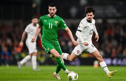 Irlanda sorprende a Portugal, que sufrió al expulsión de Cristiano Ronaldo.