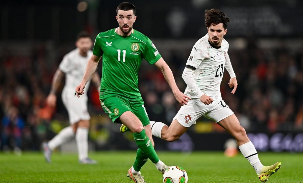 Irlanda sorprende a Portugal, que sufrió al expulsión de Cristiano Ronaldo.