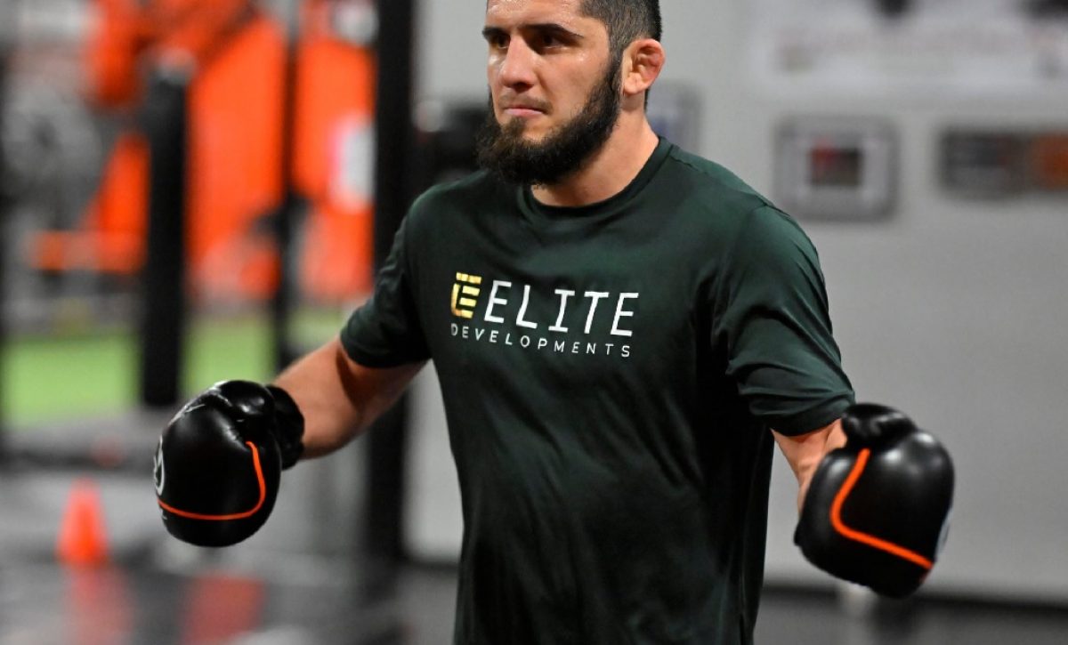 Islam Makhachev, campeón indiscutible de peso ligero de la Ultimate Fighting Championship (UFC), confesó haber iniciado el uso de creatina