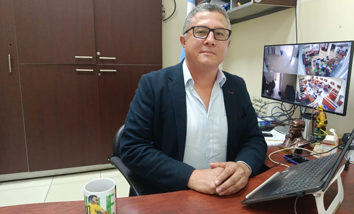 Juan Pablo Trampuz es un periodista manabita que actualmente trabaja como periodista y ejerce como docente en la Universidad Eloy Alfaro de Manabí.