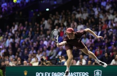 Jannik Sinner vence a Cerúndolo en París y se acerca a Carlos Alcaraz en el ranking Jannik Sinner avanza a cuartos de final en París y se acerca a Carlos Alcaraz.