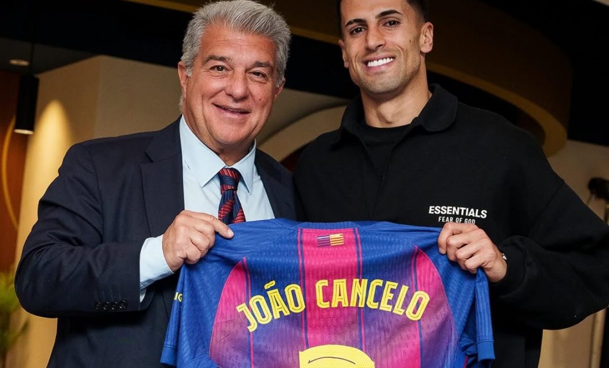 João Cancelo vuelve al FC Barcelona hasta final de temporada