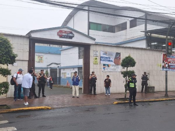 Jornada electoral inicia con baja afluencia en Santo Domingo de los Tsáchilas