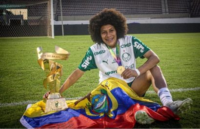 Joselyn Espinales celebra título con Palmeiras en la Copa de Brasil.