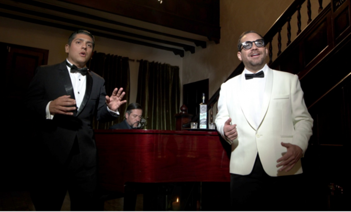 La IA hizo posible que Julio Jaramillo "reviva" en el videoclip de Juan Fernando Velasco.