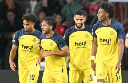 Kevin Rodríguez (derecha) celebra con sus compañeros la victoria de Union Saint-Gilloise ante PSV.