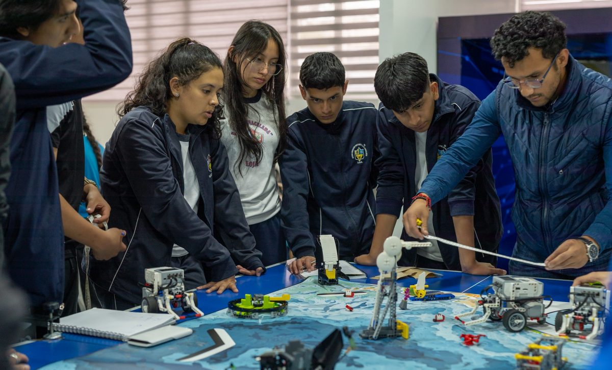 Durante semanas, los equipos trabajaron en sus aulas, laboratorios o incluso desde casa y combinaron conocimientos de ciencia, creatividad y trabajo colaborativo.