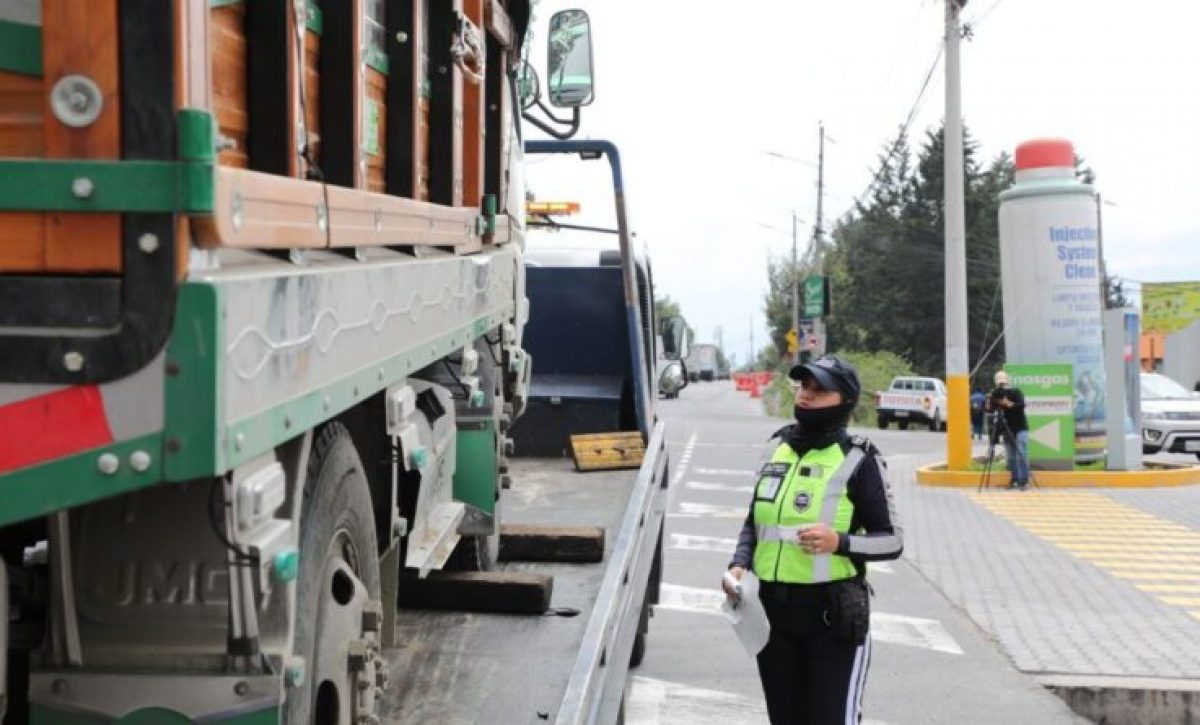 La AMT impone 37 citaciones en operativos viales en la Simón Bolívar y la Ruta Viva
