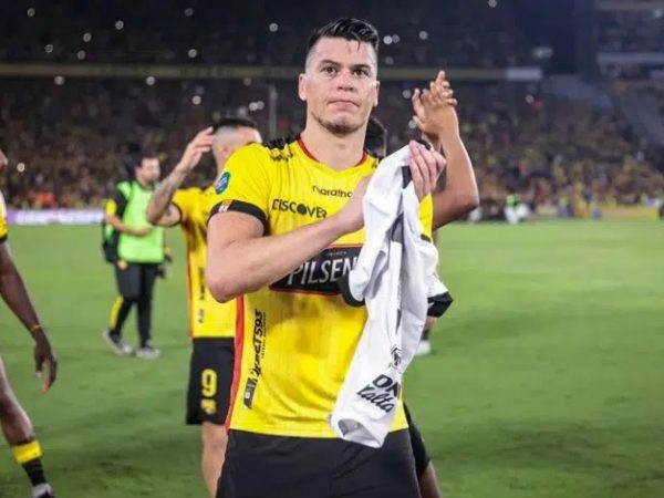 La Comisión del Estatuto del Jugador de la FIFA resolvió a favor del defensa uruguayo Carlos Rodríguez