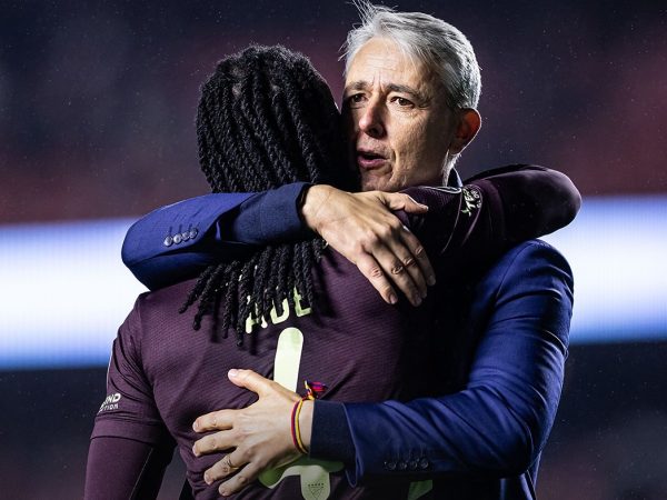 Liga de Quito y su DT Tiago Nunes fueron multados por la Conmebol.