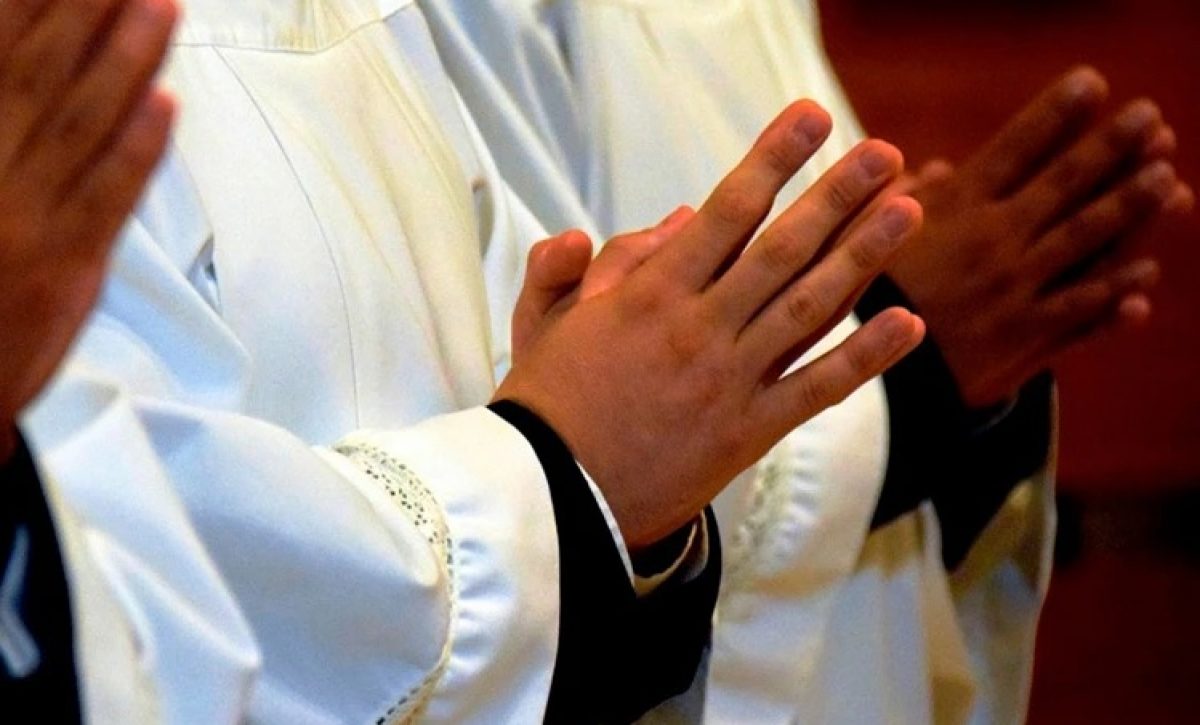 La Fiscalía General del Estado (FGE) de Ecuador inició una investigación previa por presunto abuso sexual contra un sacerdote identificado como Diego S.