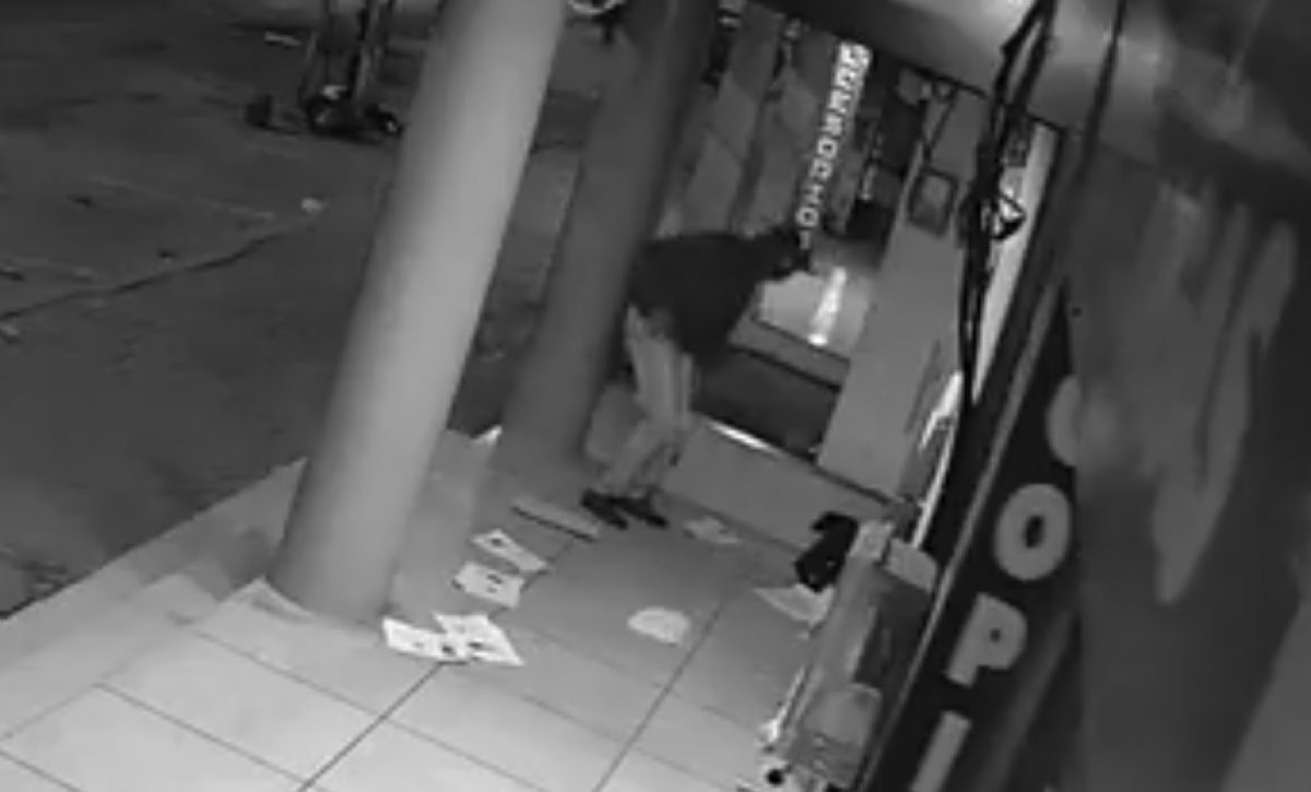 La Fiscalía de Montecristi, en la provincia de Manabí, se convirtió en el blanco de un ataque armado la madrugada de este viernes 7 de noviembre de 2025.