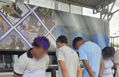 La Policía detuvo a cinco extranjeros, cuatro hombres y una mujer, horas después del asesinato de un hombre.