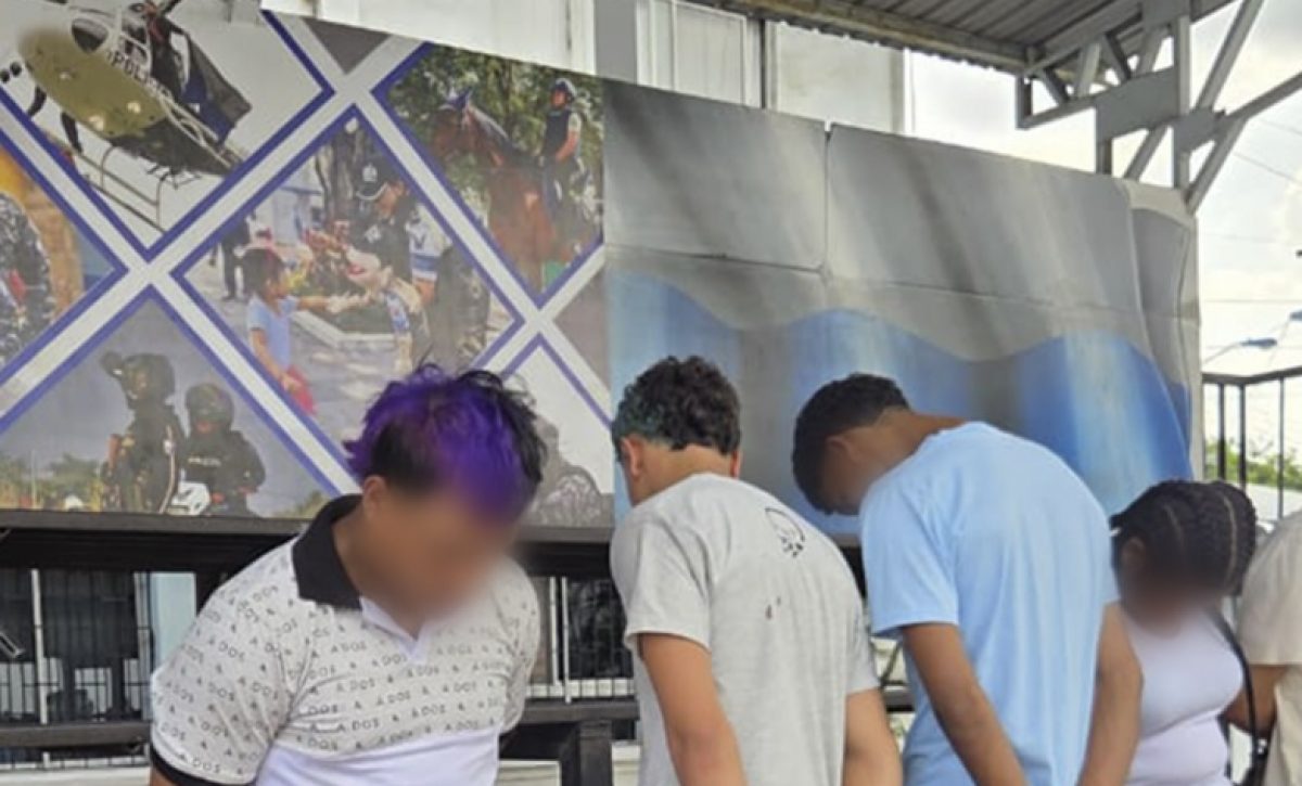 La Policía detuvo a cinco extranjeros, cuatro hombres y una mujer, horas después del asesinato de un hombre.