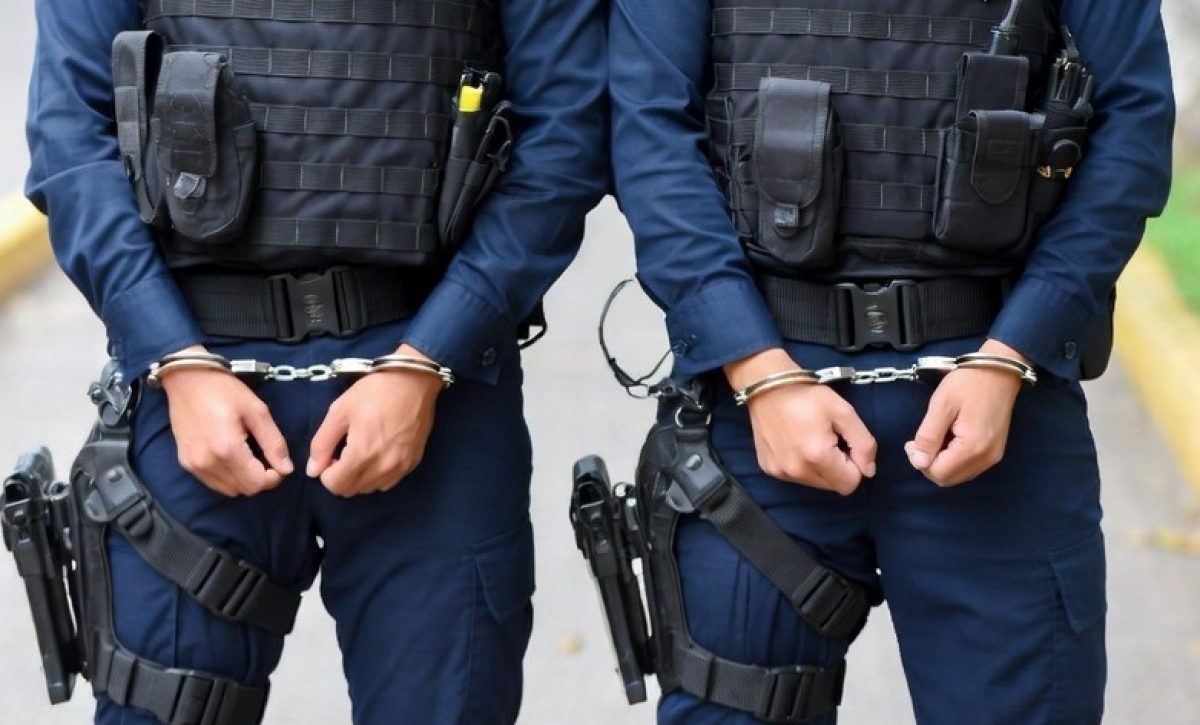 La Unidad de Conducta Policial (UCP) de la Policía Nacional capturó este viernes 14 de noviembre de 2025 a dos agentes en servicio activo.