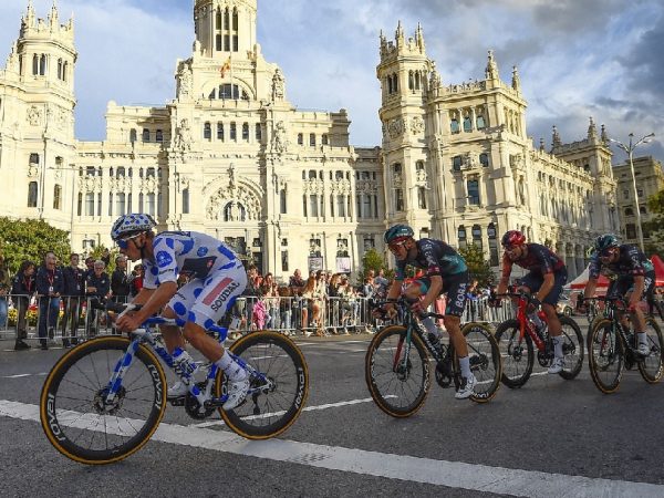 La Vuelta a España 2025, la tercera Gran Vuelta del ciclismo mundial, inicia el 23 de agosto en Turín, Italia, y culminará el 14 de septiembre en Madrid.