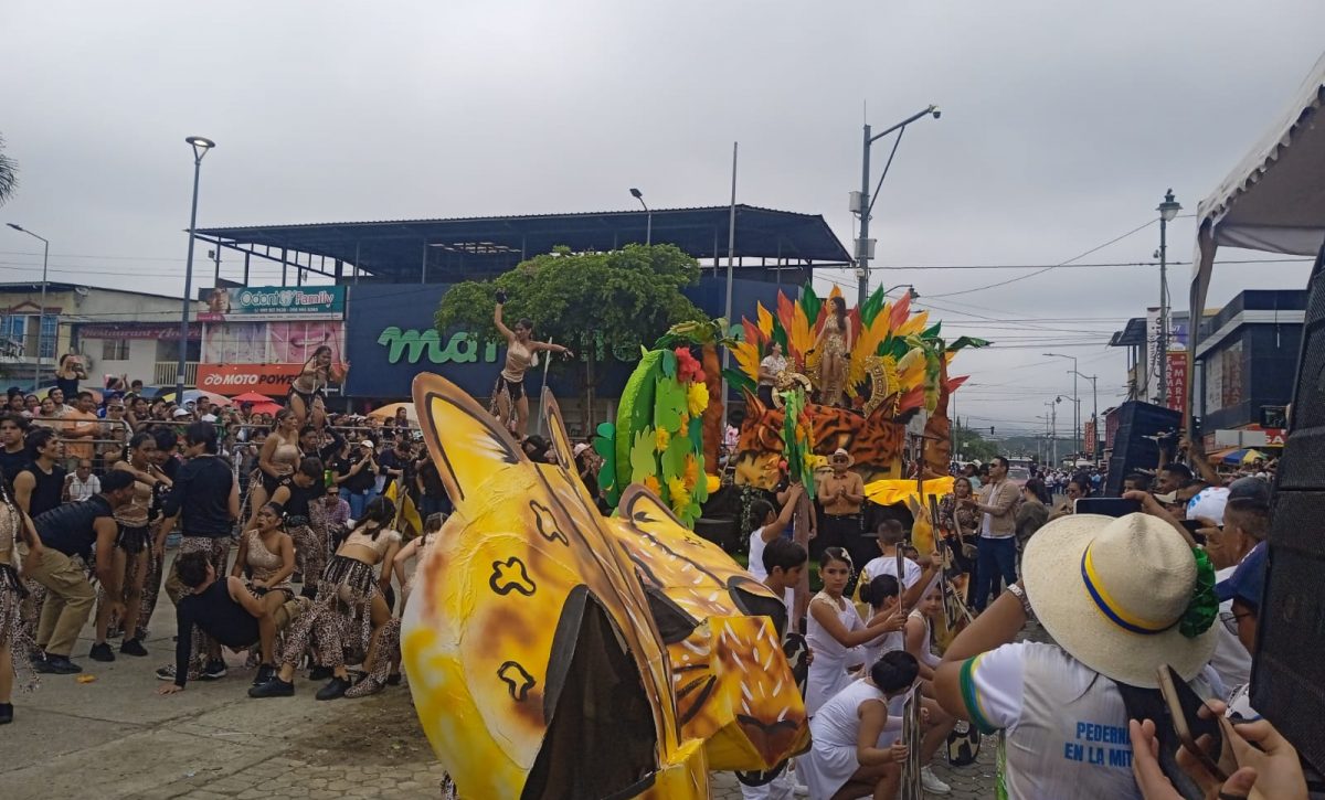 La colorida jornada inició su recorrido en la avenida García Moreno