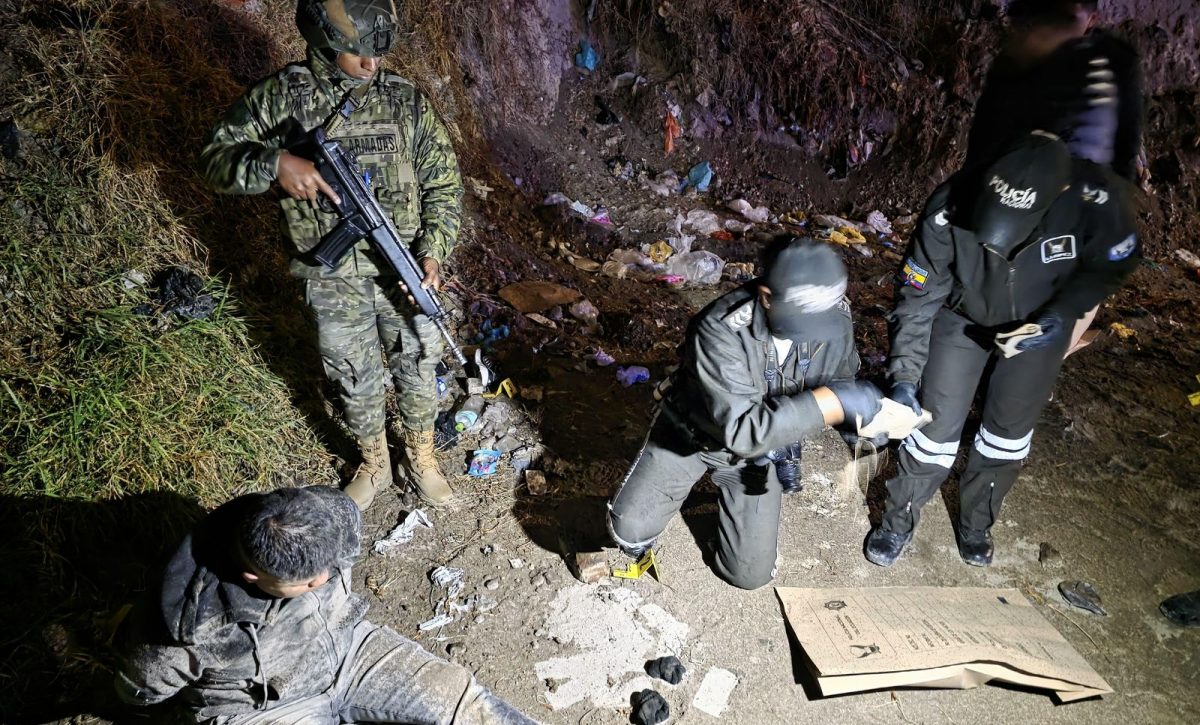 La madrugada de este viernes 12 de diciembre, unidades militares y policiales detuvieron a cuatro ciudadanos involucrados en un asalto.