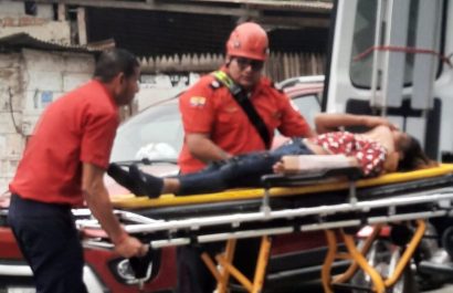La mujer herida tuvo que ser trasladada a una casa de salud para descartar lesiones.