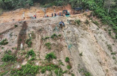La obra que busca terminar con los deslizamientos en el km. 83 de la Alóag–Santo Domingo entra en su recta final