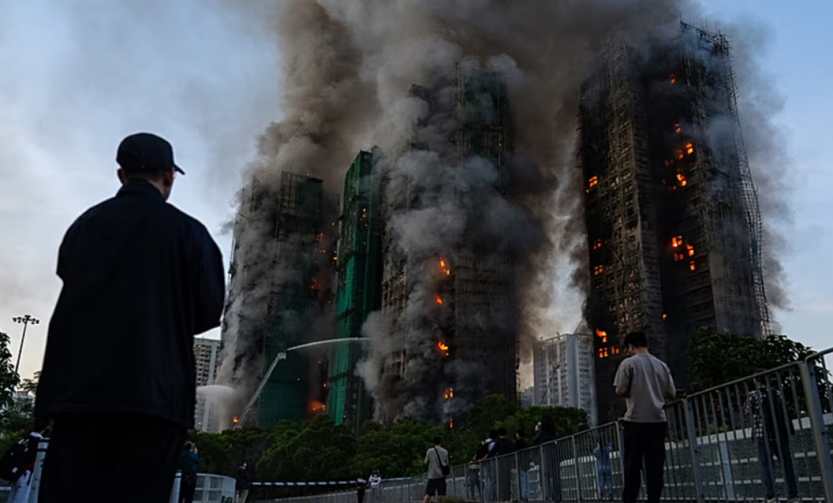 Hay varios detenidos por el incendio que ya deja más de cien muertos.