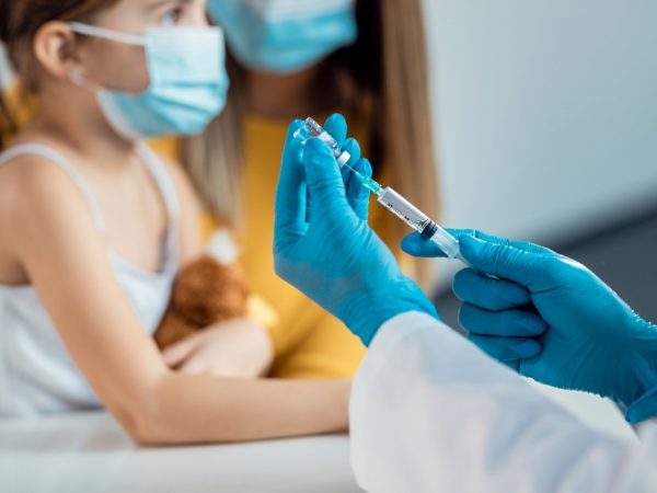 La vacunación infantil enfrenta un estancamiento global y Ecuador no escapa a esta tendencia preocupante