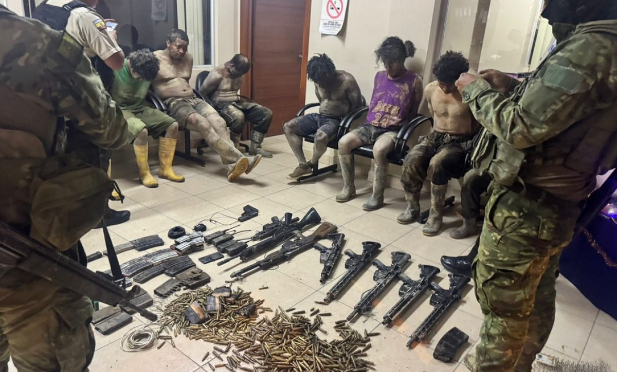 Las Fuerzas Armadas del Ecuador ejecutaron una operación militar en el sector La Chonta, cantón Pucará, provincia de Azuay.