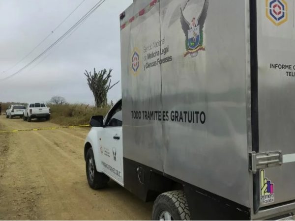Las autoridades identificaron a Bryan Cevallos como el hombre hallado muerto con múltiples heridas de bala en una calle de tierra en el sector San Eloy, en Montecristi.