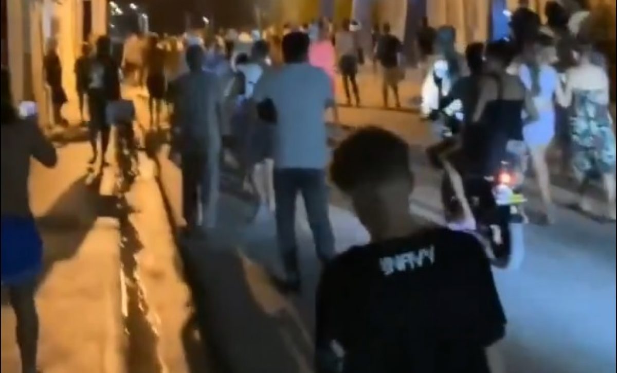 Las protestas nocturnas por los apagones de más de 12 horas se extendieron durante los últimos días en varios municipios de La Habana y el oriente de Cuba.