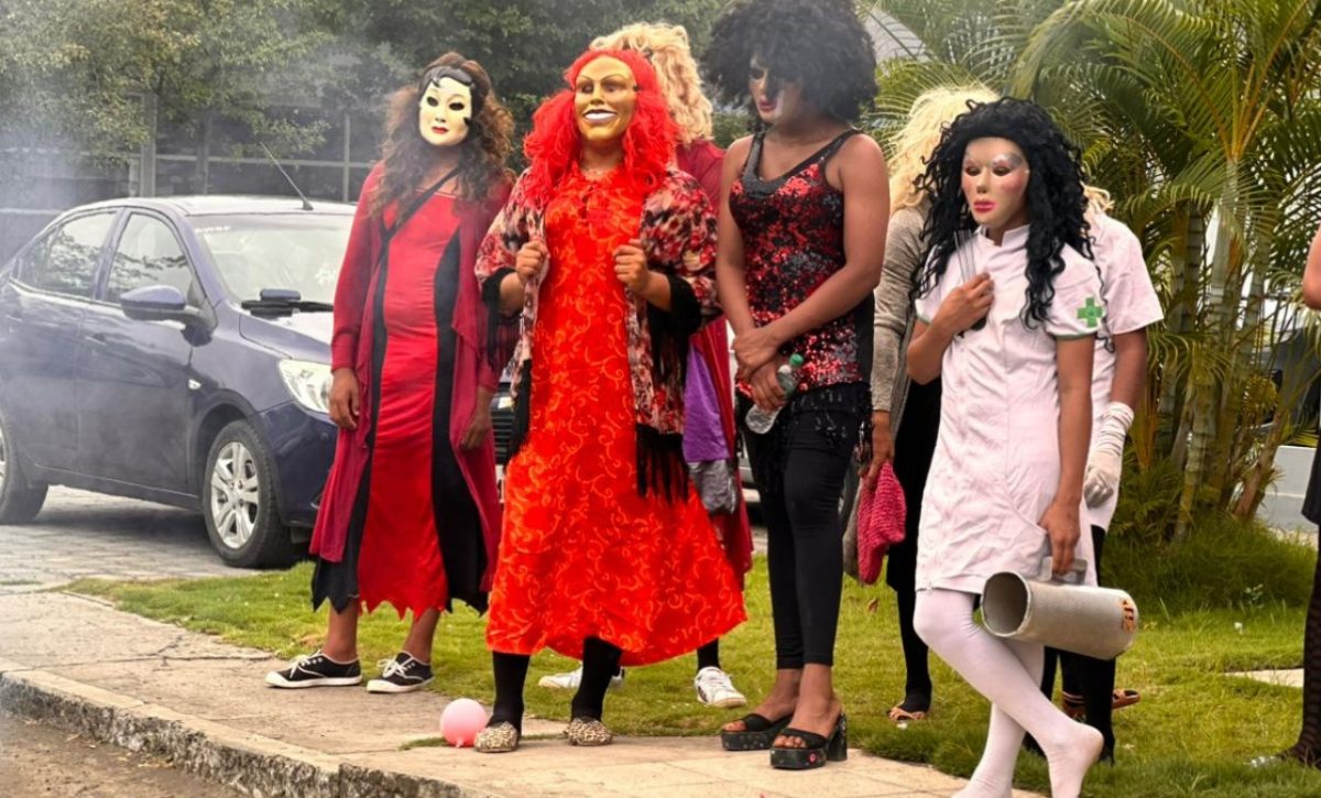 Las viudas despiden el 2025 en Manabí un legado de humor y unidad familiar que resiste al tiempo. (El Diario)