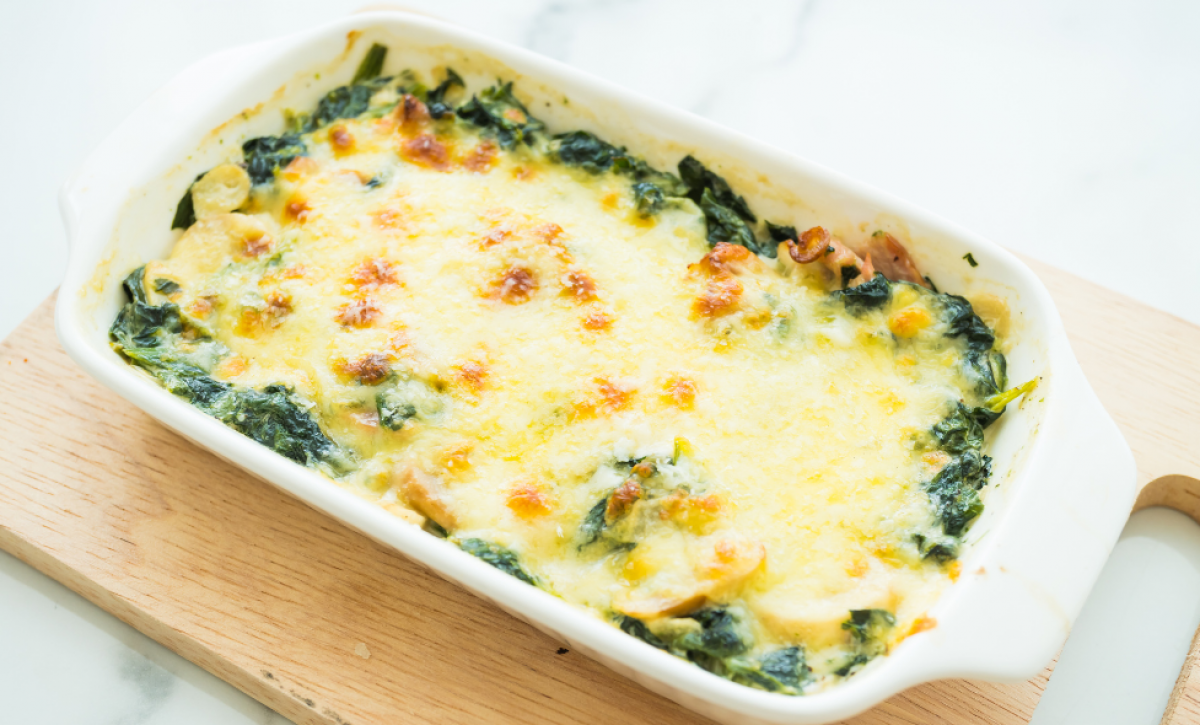 Lasaña de atún Descubre esta versión que conquista paladares La lasaña de atún es una variación más fácil y económica del platillo italiano.